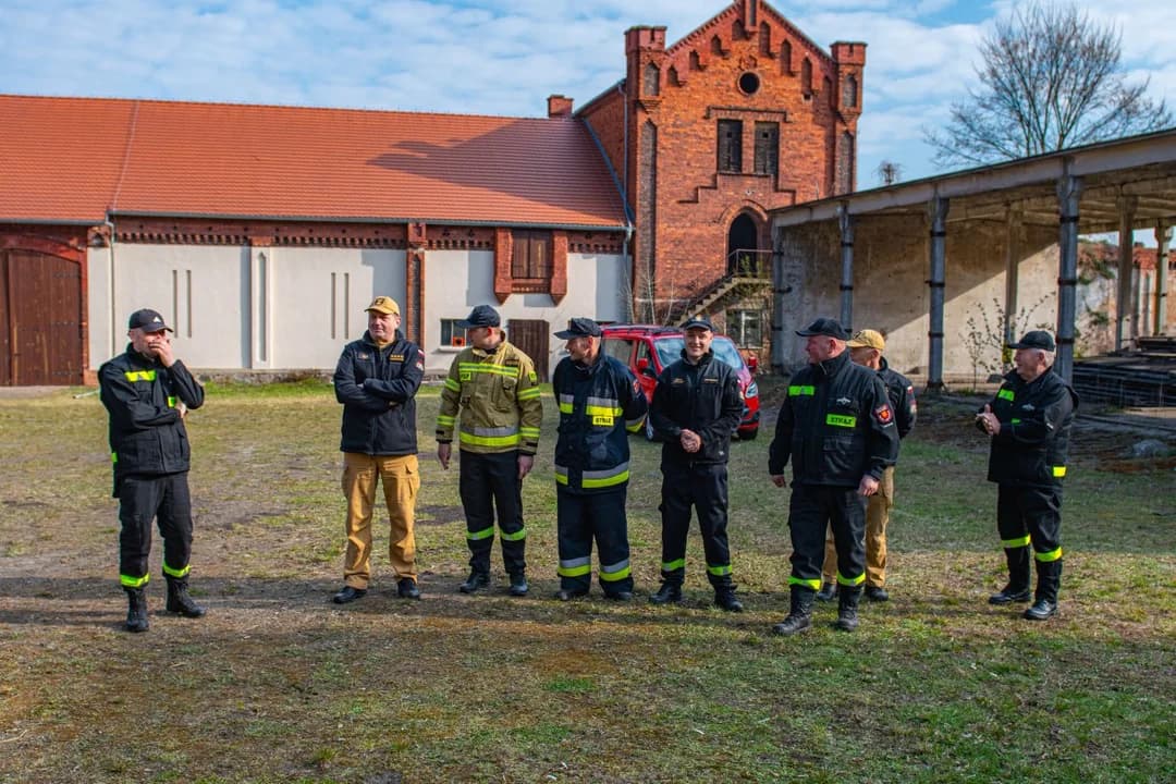 Strażackie ćwiczenia na terenie dawnej gorzelni w Górze