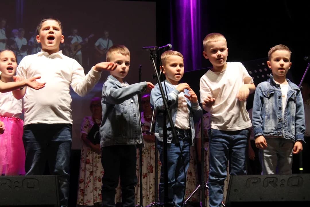 Posłanka zaśpiewała a wicestarosta zatańczyła na II Festiwalu Piosenek o Jarocinie [ZDJĘCIA] — zdjęcie 6 z 230