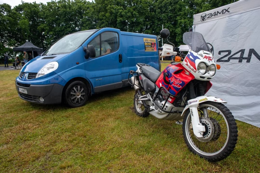 Ryk silników i widowiskowa parada. Za nami III SOWI Zlot Motocyklowy — zdjęcie 2 z 15