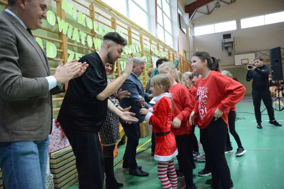 Drugi dzień Przeglądu Zespołów Tanecznych w Cielczy. Dzisiaj na parkiecie zaprezentowali się uczniowie podstawówek [ZDJĘCIA] — zdjęcie 6 z 228