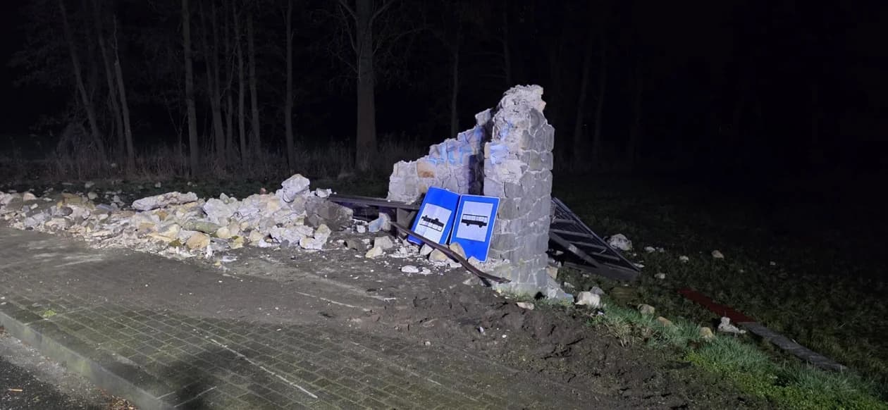Nocny dramat na DW309. Z przystanku i Audi nie zostało niemal nic, służby pracowały 5 godzin — zdjęcie 4 z 6