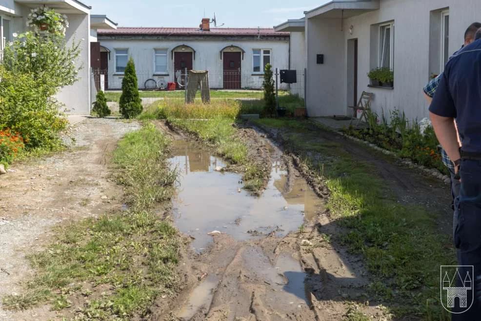Burmistrz Jarocina odwiedziła mieszkania socjalne w Wilczyńcu i na Parowozowni — zdjęcie 6 z 15