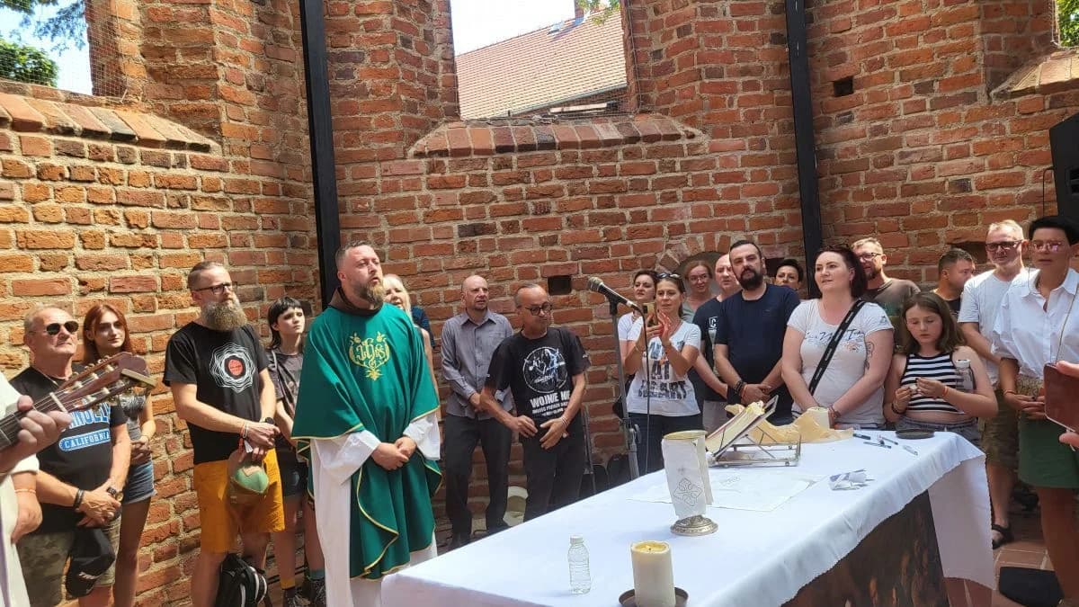 Msza Święta za zmarłych muzyków na Jarocin Festiwal 2024