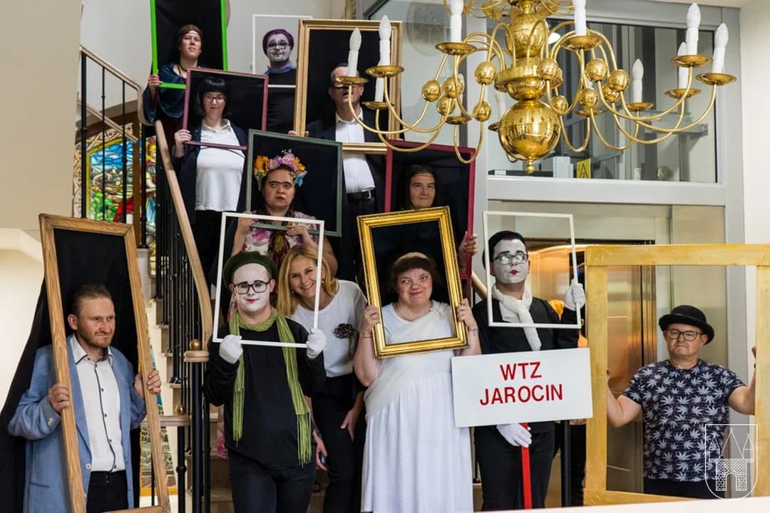 Frida, Salvador Dali, Vincent van Gogh, Mona Lisa i Dama z łasiczką zawitały do ratusza w Jarocinie [ZDJĘCIA, WIDEO]