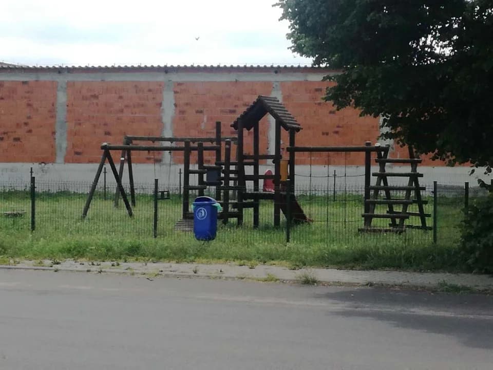 Ludzie narzekali na stary. Będzie nowy plac zabaw w gminie. Zobacz szczegóły
