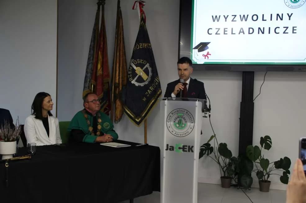 W Jarocinie odbyła się uroczysta ceremonia Wyzwolin Czeladniczych, czyli przejścia z ucznia na czeladnika [ZDJĘCIA, SONDA]