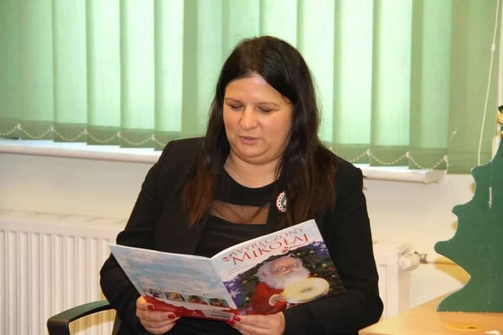 Starosta Lidia Czechak czytała dzieciom — zdjęcie 3 z 7