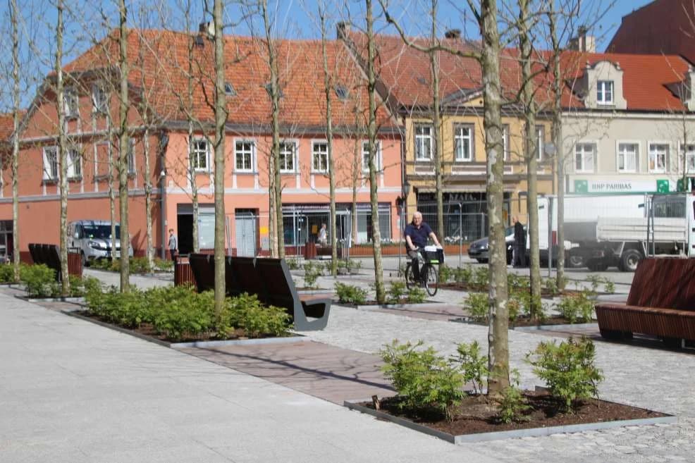Jest decyzja w sprawie wprowadzenia ruchu samochodów na jarociński rynek. W grę wchodzą duże pieniądze [ZDJĘCIA, SONDA]