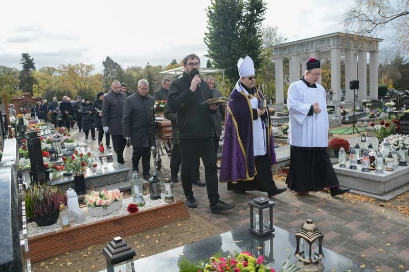 Ostatnie pożegnanie ks. kanonika Andrzeja Sośniaka w Jarocinie [ZDJĘCIA]