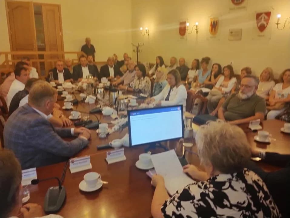 Debata o sytuacji jarocińskiego szpitala na specjalnym posiedzeniu powiatowej komisji zdrowia