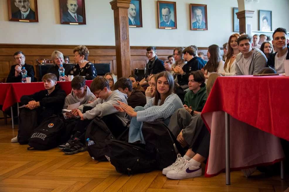 Konkurs Piosenki Obcojęzycznej w Liceum Ogólnokształcącym w Jarocinie — zdjęcie 4 z 60