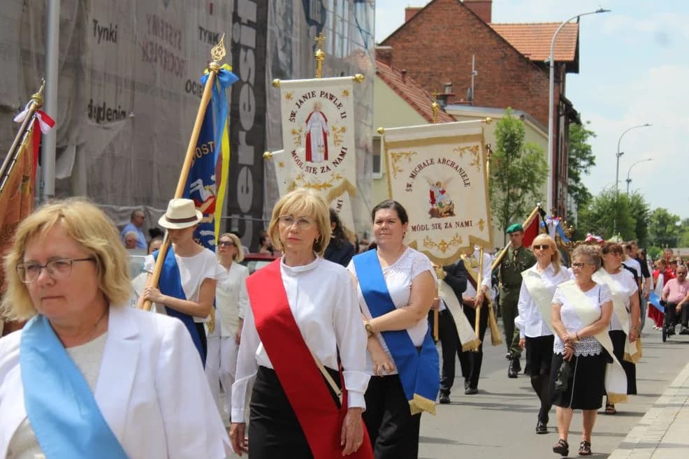 Procesja Bożego Ciała w Jarocinie — zdjęcie 5 z 271