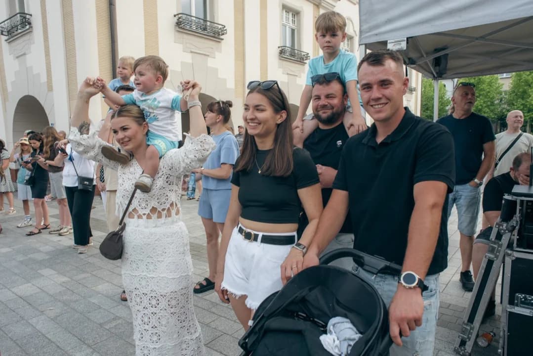 Jarocin świętował z Mateuszem Ziółko. Artysta zaśpiewał w swoje 40. urodziny — zdjęcie 3 z 44