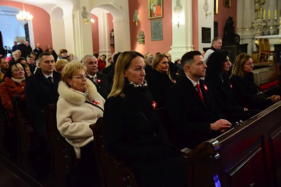 Uroczystości Święta Niepodległości i odpust w parafii św. Marcina w Jarocinie — zdjęcie 4 z 111