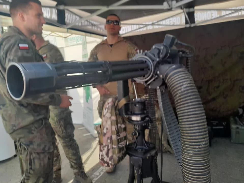 Wielkie święto jarocińskiej jednostki wojskowej z piknikiem militarnym. Przy okazji wystawa zabytkowych aut [ZDJĘCIA] — zdjęcie 4 z 72