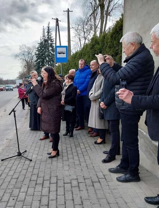 Otwarcie i nadanie imienia rondu w Zalesiu — zdjęcie 5 z 15