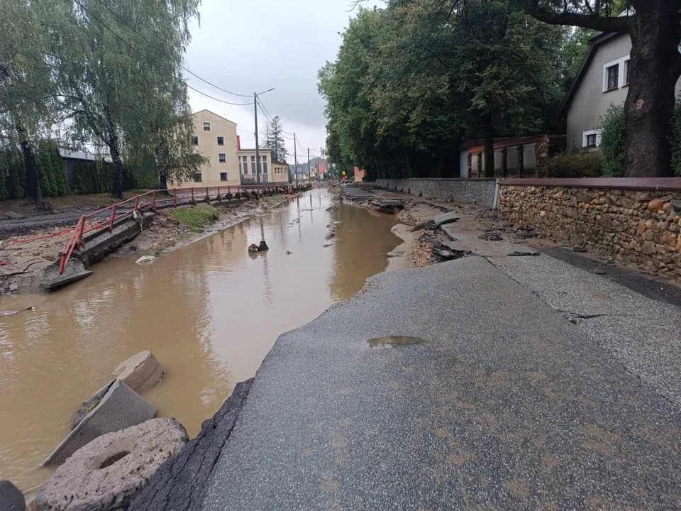 Jarocińscy strażacy walczą ze skutkami powodzi na południu Polski