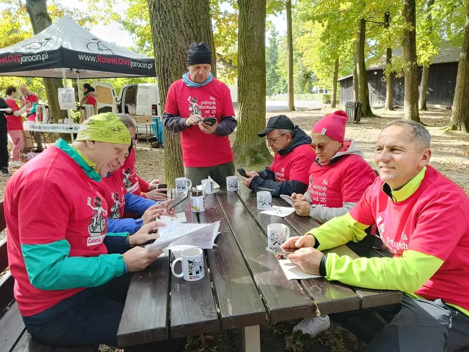 35 km na 35-lecie. Wyjątkowe urodziny „Gazety Jarocińskiej”. Niedzielne podchody z RoweLOVE Jarocin [ZDJĘCIA]