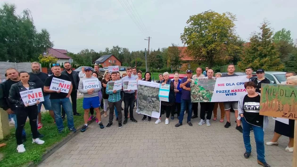 Spółka CPK wprowadza piąty wariant przebiegu Kolei Dużych Prędkości. Czy ominie nasze domy? [ZDJĘCIA]