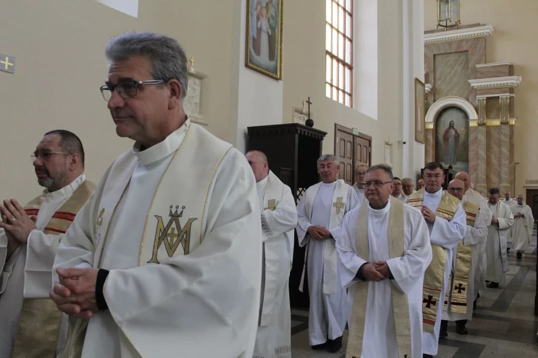 Ksiądz kanonik Rafał Sobieraj świętował 33. rocznicę święceń w Jarocinie z kolegami z rocznika [ZDJĘCIA] — zdjęcie 3 z 43