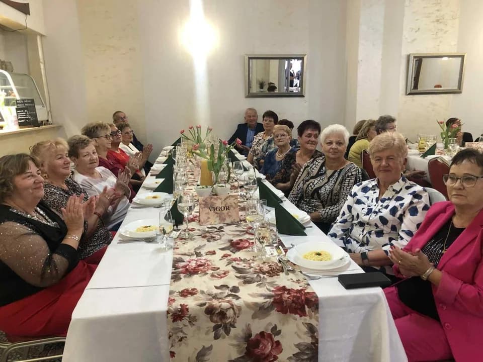 "Nie patrz na PESEL, lecz się wesel". Klub Społeczny "Sami Swoi" z Goliny świętował swoje 10-lecie w Jarocinie [ZDJĘCIA] — zdjęcie 5 z 154