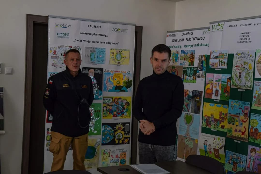 14 zastępów OSP na terenie Wielkopolskiego Centrum Recyklingu. Co się działo? [ZDJĘCIA] — zdjęcie 5 z 99