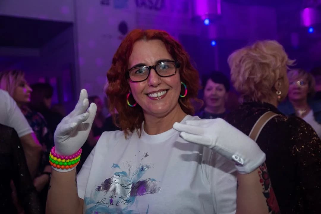 Po 35 latach znów zatańczyli w JOK-u. Tak wyglądała “Dyskoteka jak za dawnych lat” [ZDJĘCIA, AKTUALIZACJA] — zdjęcie 4 z 54