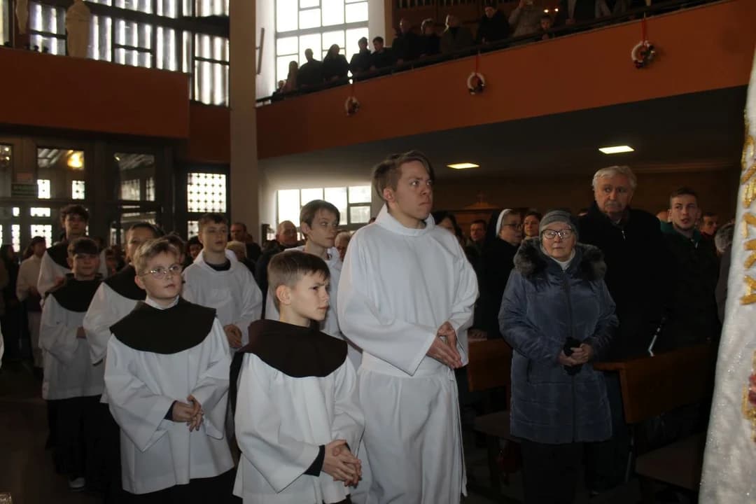 Franciszkanie w Jarocinie rozpoczęli świętowanie 90-lecia z biskupem kaliskim — zdjęcie 5 z 122