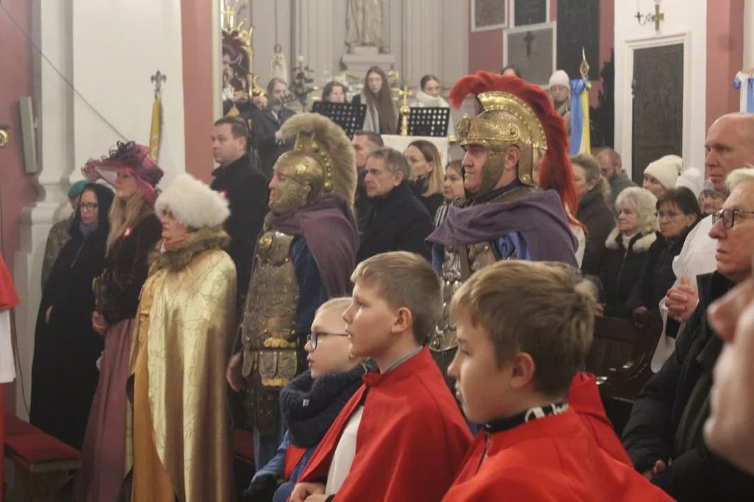 Odpust św. Marcina w Jarocinie z konkursem na znaczek, orkiestrą i grochówką [ZDJĘCIA] — zdjęcie 3 z 157