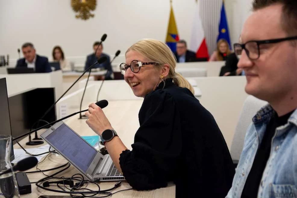 O ruchu aut na rynku w Jarocinie dyskutowano na spotkaniu w ratuszu. Jakie będą skutki tej dyskusji? [ZDJĘCIA, SONDA]