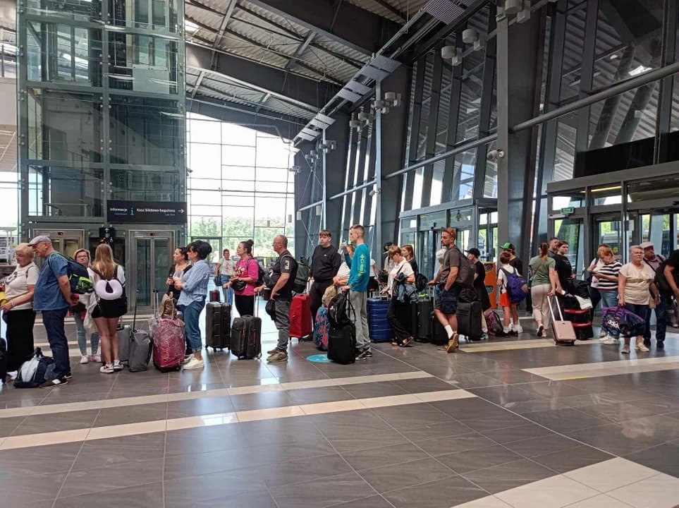 Trwają wakacje. Wiele osób spędza je za granicą. Przed wyjazdem warto się dowiedzieć, jakich pamiątek nie przywozić do domu