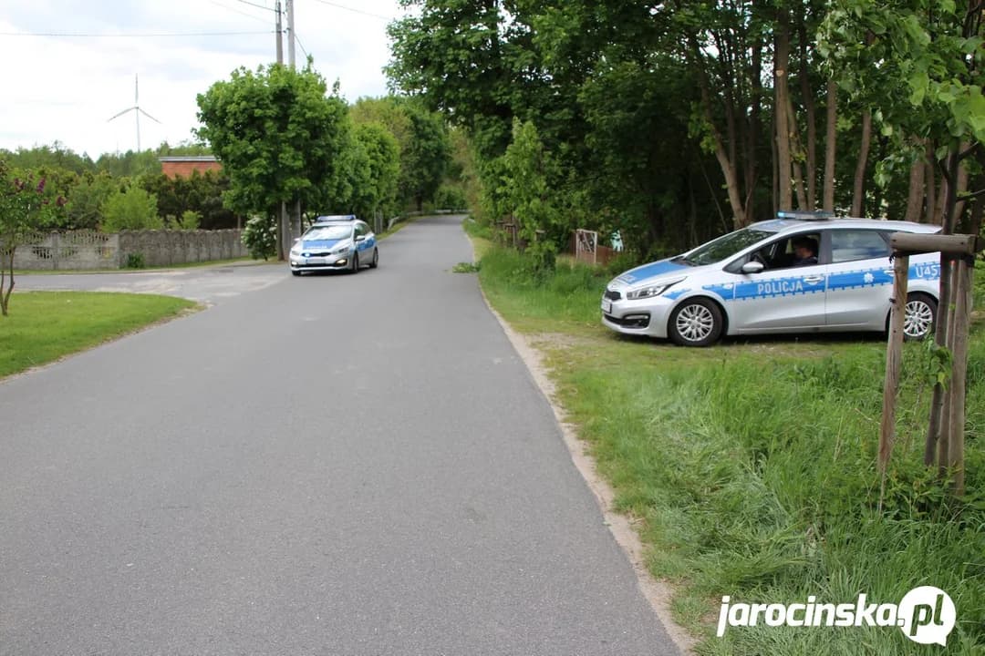 Mężczyzna z ranami na drodze. BMW w rzece. Policyjna akcja — zdjęcie 5 z 13