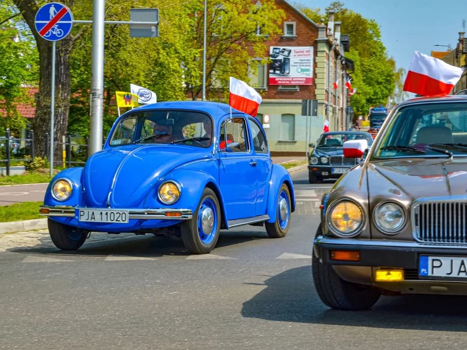 Majówka z klasykami. Pierwszy zlot pojazdów zabytkowych w Jarocinie — zdjęcie 3 z 17