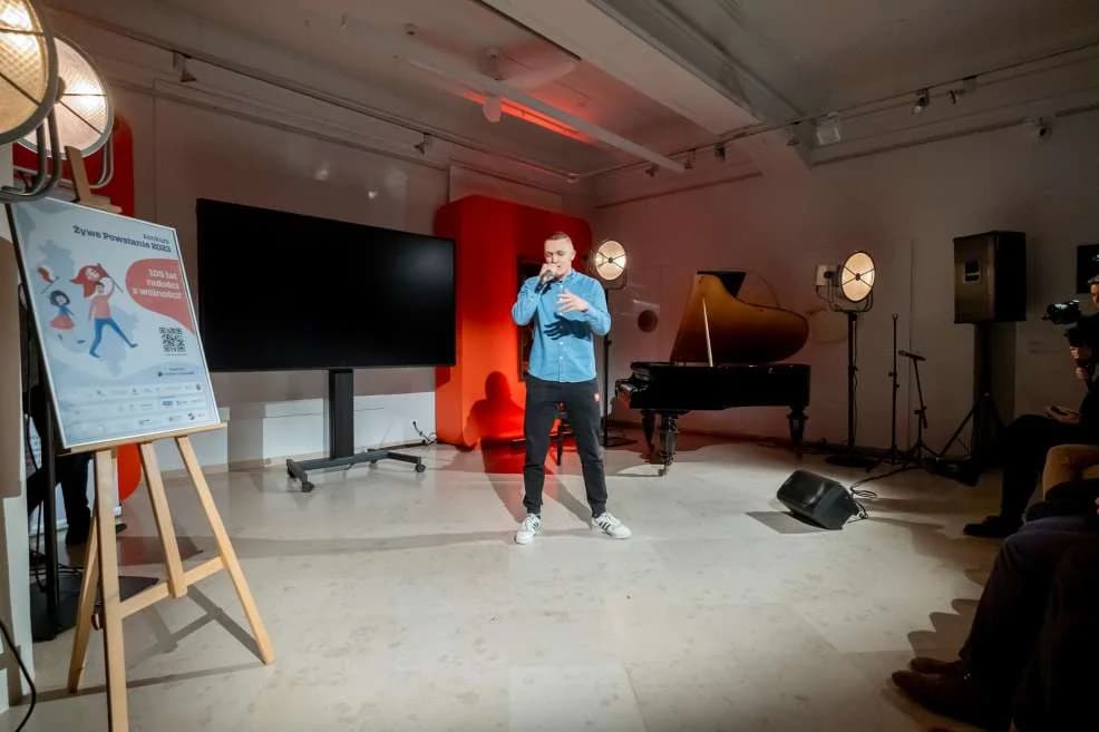Uczniowie Liceum Ogólnokształcącego w Jarocinie laureatami konkursu „Żywe Powstanie 2023” — zdjęcie 3 z 27