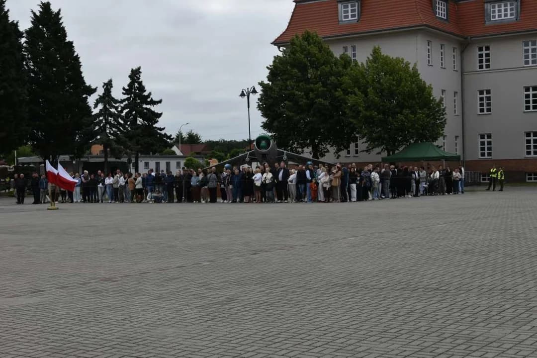 Żołnierzon towarzyszyły rodziny.
