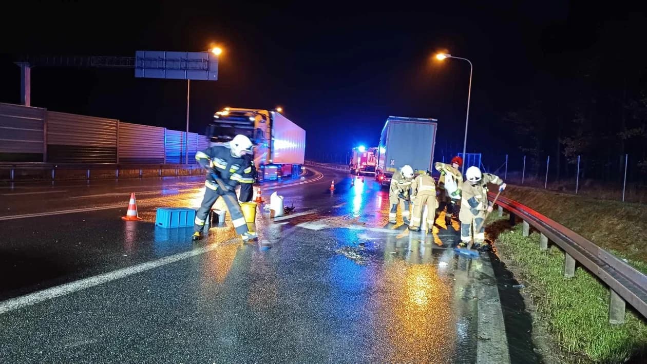 Zderzenie ciężarówki z autem osobowym w Jarocinie — zdjęcie 3 z 6