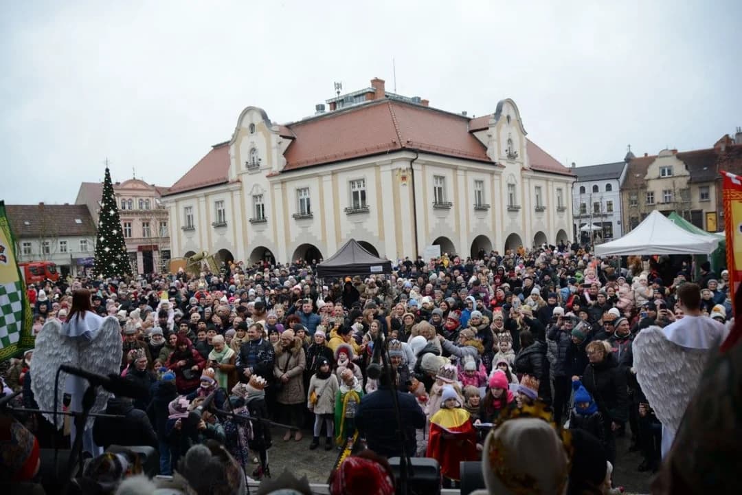 14. Jarocińskie Kolędowanie z Orszakiem Trzech Króli. Najwięcej było przedszkolaków  [ZDJĘCIA]