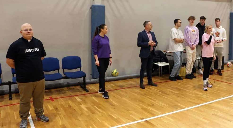 Turniej w halową piłkę nożną dziewcząt w Liceum Ogólnokształcącym w Jarocinie — zdjęcie 3 z 33