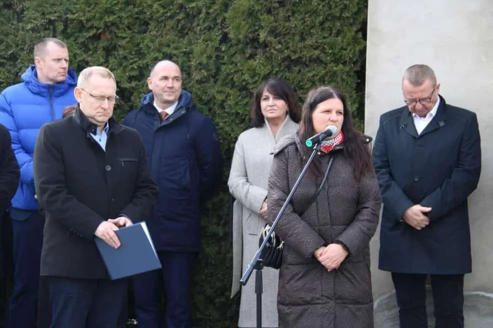 Otwarcie i nadanie imienia rondu w Zalesiu — zdjęcie 4 z 15