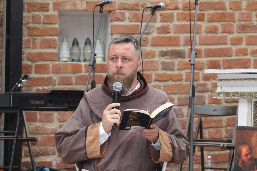 Spotkanie z Krzysztofem Piersą - pisarzem i terapeutą w ramach imprez towarzyszących Jarocin Festiwalu 2023 — zdjęcie 6 z 34