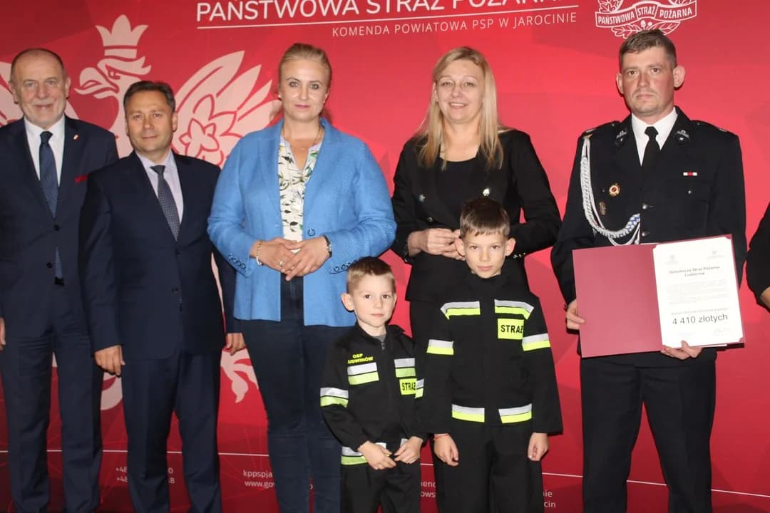Młodzi strażacy z powiatu jarocińskiego otrzymali 141 tys. zł na sprzęt i szkolenia [ZDJĘCIA]