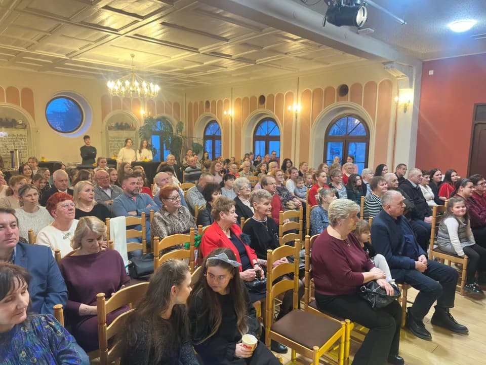 Wnuki pochwaliły się talentami, a dziadkowie świętowali! — zdjęcie 3 z 8