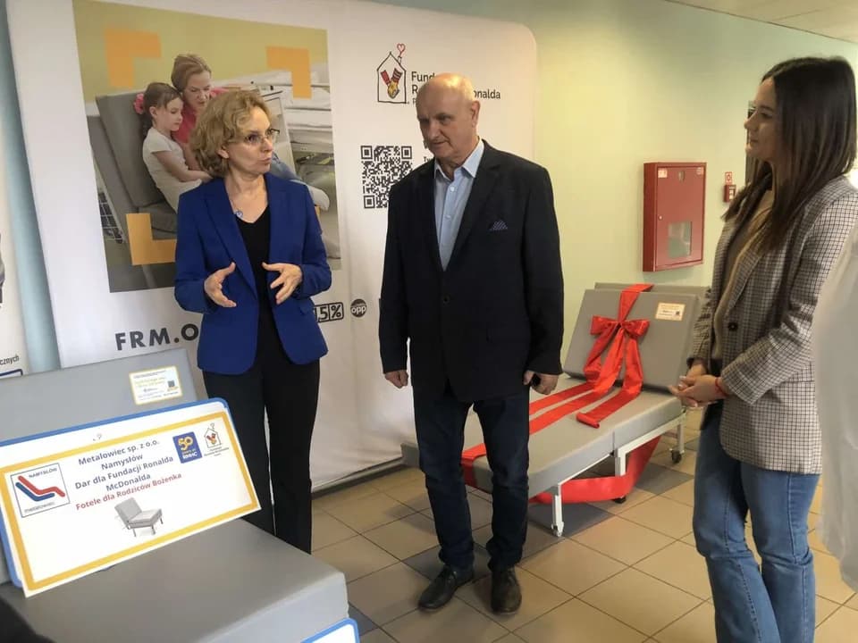 Siedem łóżko-foteli dla Szpitala Powiatowego w Jarocinie od Fundacji Ronalda McDonalda [ZDJĘCIA] — zdjęcie 2 z 19