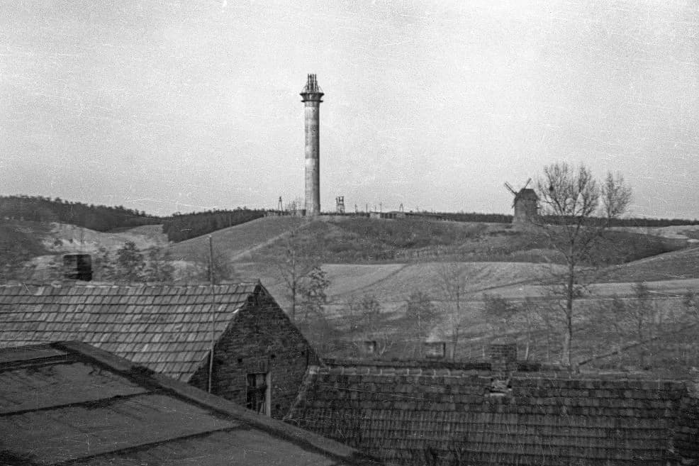 Wieża pod koniec budowy, rok 1962.