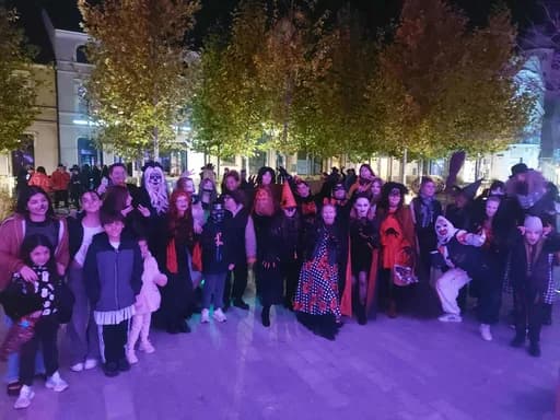 Gwiezdny pył powrócił! Tym razem zatańczyli  na Jarocińskim rynku z okazji halloween.