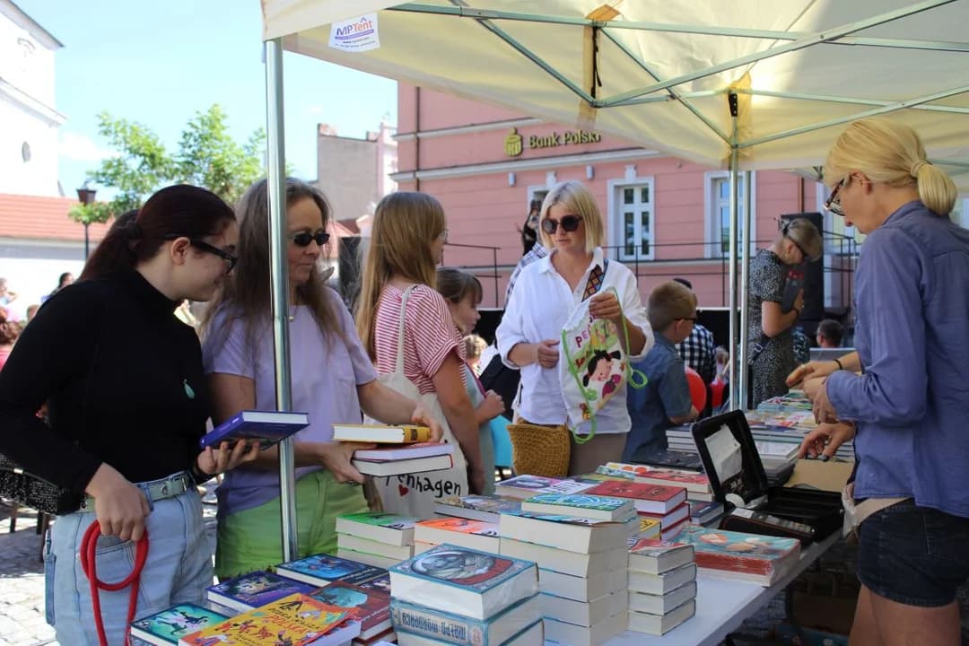 Targi Książki dla Dzieci i Młodzieży już po raz czwarty w Jarocinie. Z przedstawieniem dla najmłodszych [ZDJĘCIA]