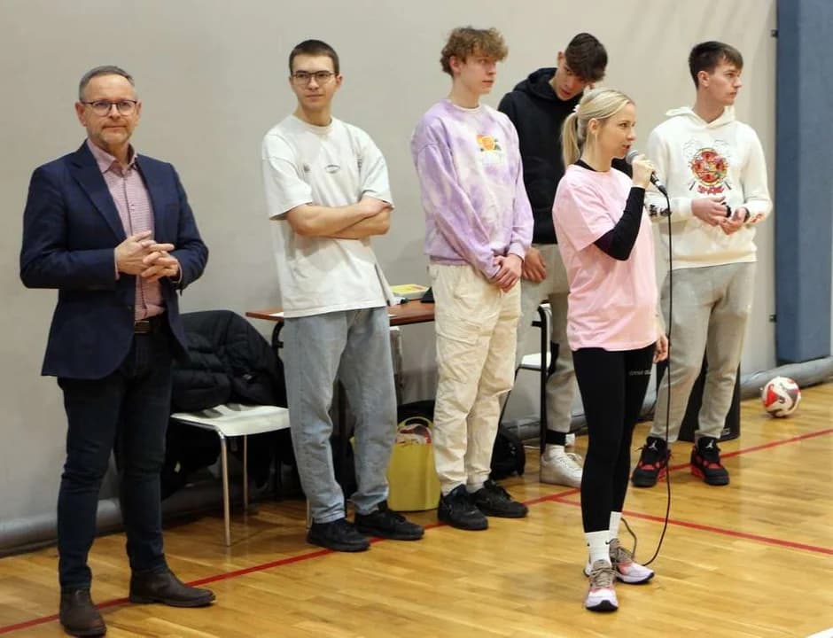Turniej w halową piłkę nożną dziewcząt w Liceum Ogólnokształcącym w Jarocinie — zdjęcie 5 z 33