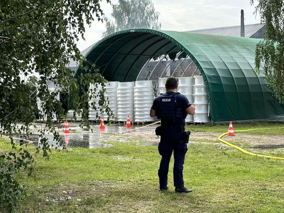 Ogromny pożar hali w gminie Żerków