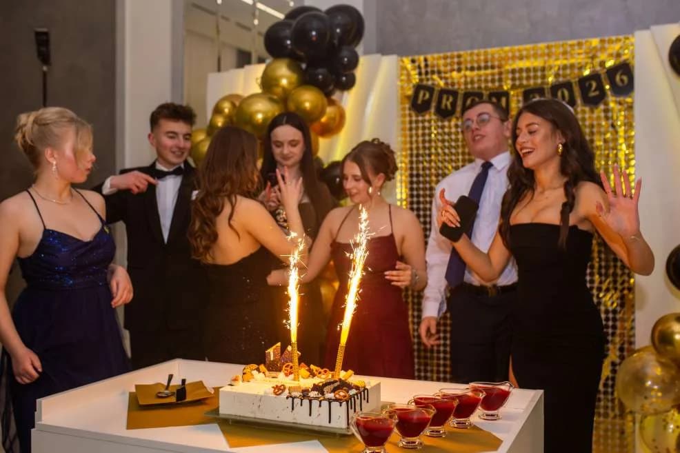 Studniówki 2026. Pierwsi bawili się maturzyści z Akademii Dobrej Edukacji [ZDJĘCIA]