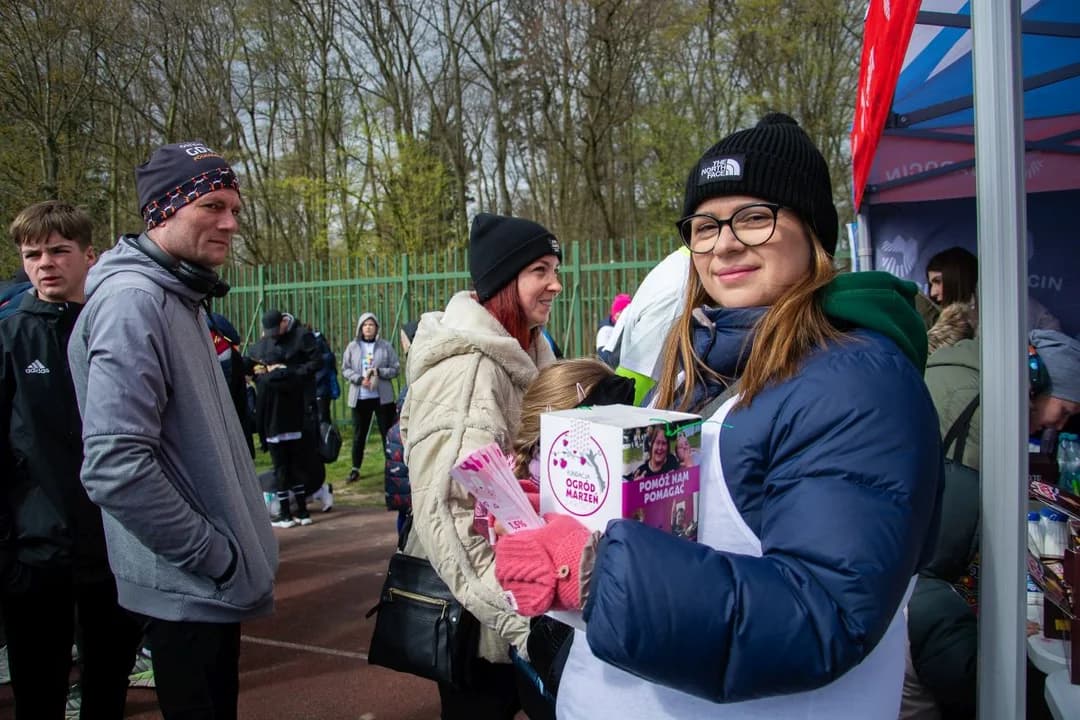 Ponad 250 osób wystartowało w Biegu Kolorowej Skarpetki w Jarocinie [ZDJĘCIA] — zdjęcie 2 z 119